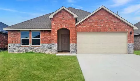 911 SW 81st St, Lawton, OK 73505