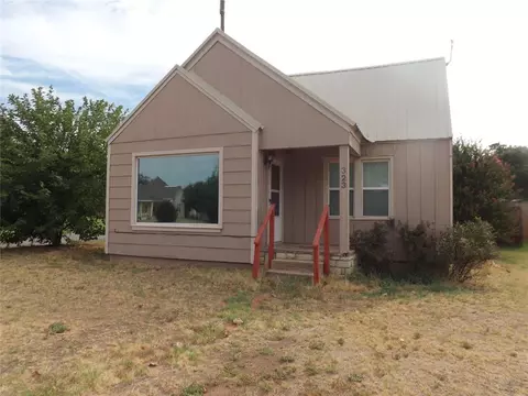 323 N Broadway St, Tipton, OK 73570