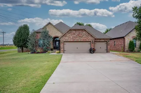 2917 Mirage St, Yukon, OK 73099