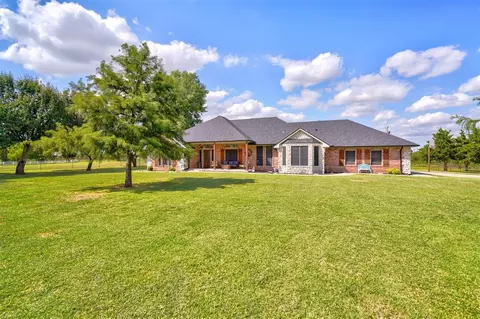 9601 Kickapoo Dr, Mustang, OK 73064