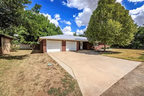 117 W Jackson St, Mangum, OK 73554