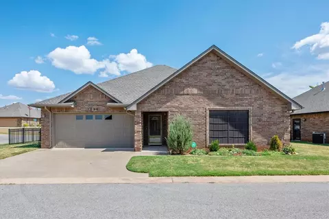 1230 Red Canyon Ct, Guthrie, OK 73044