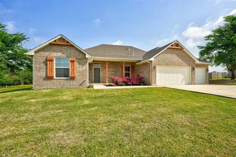 1660 Safari Dr, Guthrie, OK 73044