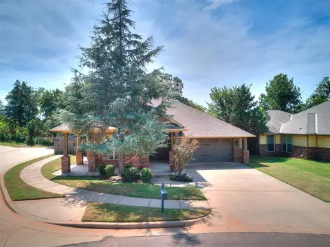 3612 Oakridge Cir, Edmond, OK 73034