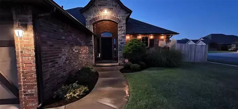 1921 NE 25th St, Moore, OK 73160 photo 2