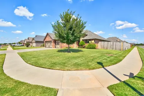 1921 NE 25th St, Moore, OK 73160 photo 5