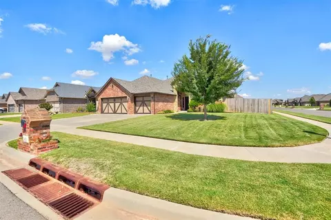 1921 NE 25th St, Moore, OK 73160 photo 4