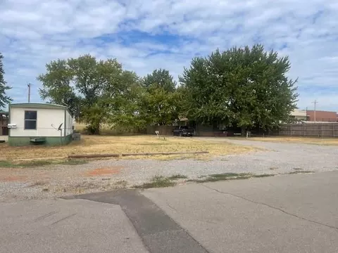 721 N 4th St, Weatherford, OK 73096