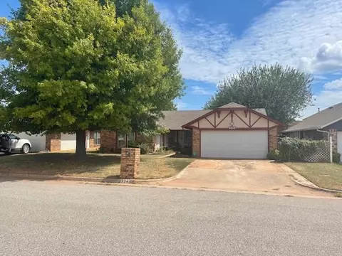 724 Westview Dr, Yukon, OK 73099