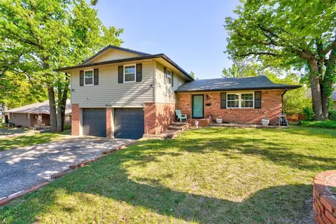 1824 N Oakhill Rd, Bethany, OK 73008