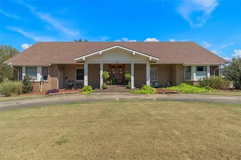 520 S 5th St, Okemah, OK 74859