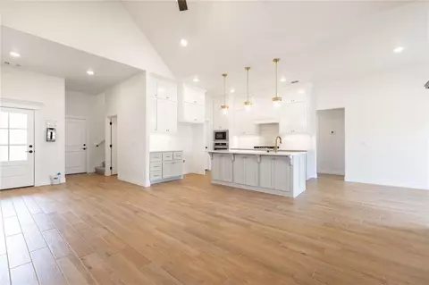 10425 SW 56th St, Mustang, OK 73064