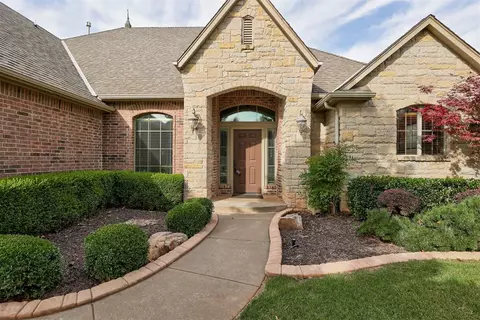 19609 Crest Ridge Dr, Edmond, OK 73012