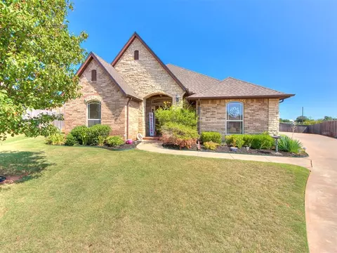 2923 SE 5th St, Moore, OK 73160