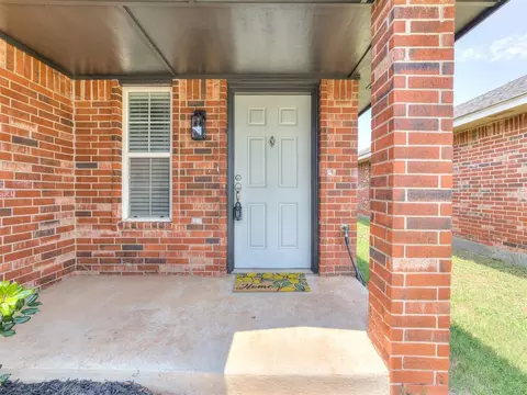12333 SW 6th St, Yukon, OK 73099
