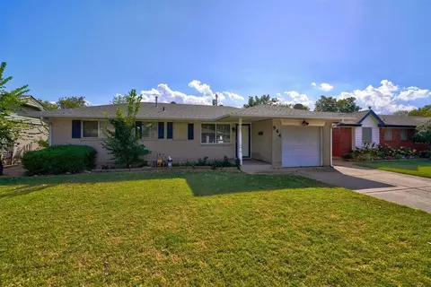 944 SW 3rd St, Moore, OK 73160