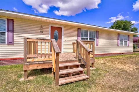 210 Maple St, Hinton, OK 73047