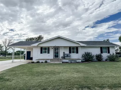321 Gift Cir, Seiling, OK 73663