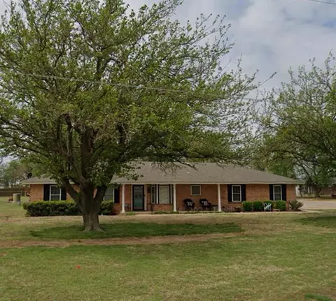 707 SW 10th St, Minco, OK 73059
