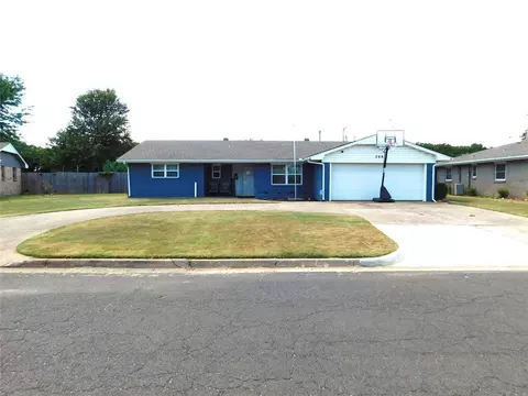 208 Kelly Dr, Moore, OK 73160