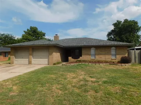 1113 NW 6th Pl, Moore, OK 73170