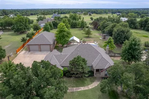2320 Silverfield Ln, Edmond, OK 73025