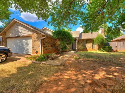 2713 Pennington Ave, Edmond, OK 73012