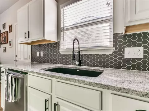 919 E Perkins Ave, Guthrie, OK 73044 photo 8