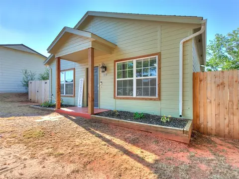 919 E Perkins Ave, Guthrie, OK 73044 photo 2