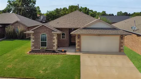 11921 SW 8th St, Yukon, OK 73099