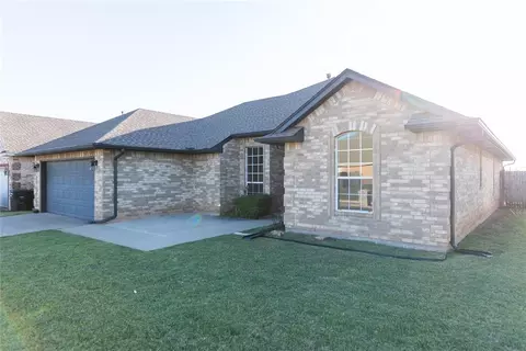 605 Kelsi Dr, Moore, OK 73160
