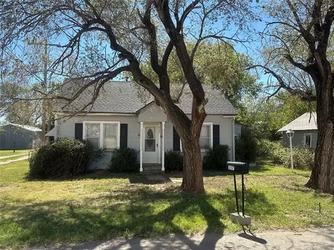 317 E Madison Ave, Okeene, OK 73763 photo 1