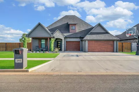 2902 Cloud Nine Cir, Weatherford, OK 73096