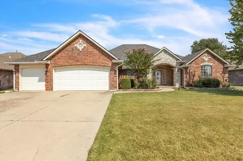 12509 SW 7th St, Yukon, OK 73099