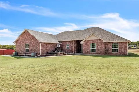 9677 N Harrah Rd, Harrah, OK 73045