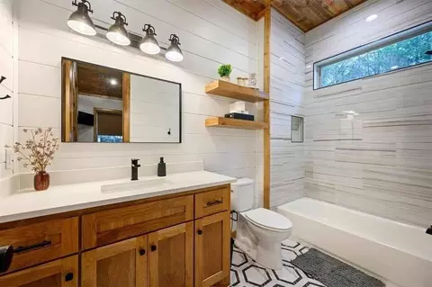 Bath - 88 E Fork Cir, Broken Bow, OK 74728 photo 4 of 5