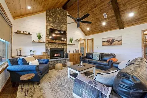 Living - 88 E Fork Cir, Broken Bow, OK 74728 photo 2 of 3