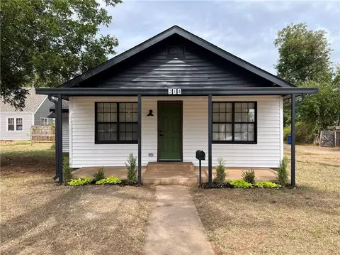 214 W Locust Ave, Kingfisher, OK 73750