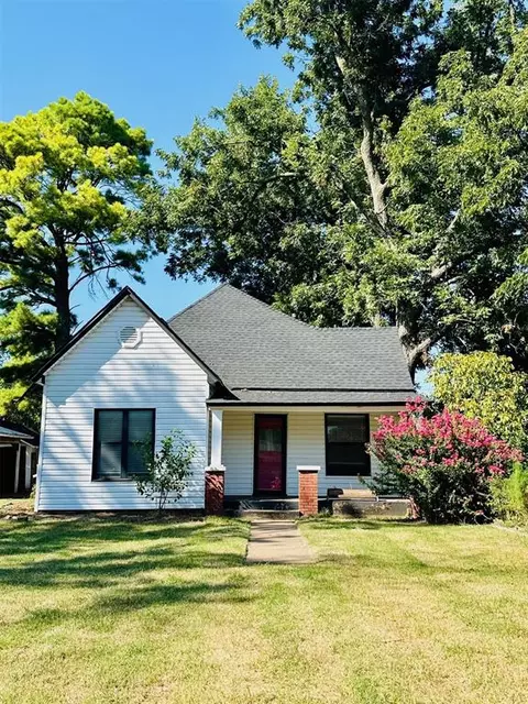 513 E Almond St, Lexington, OK 73051