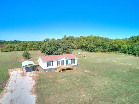 112 Hawk Springs Dr, Mcloud, OK 74851 photo 2