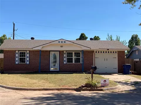 324 E Greenwood Ln, Mustang, OK 73064