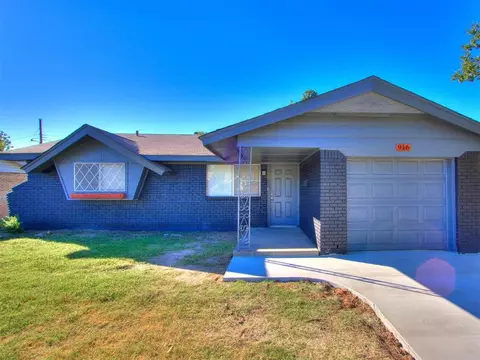 916 W Main St, Moore, OK 73160