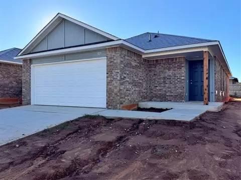 925 Hudson Rd, Chickasha, OK 73018