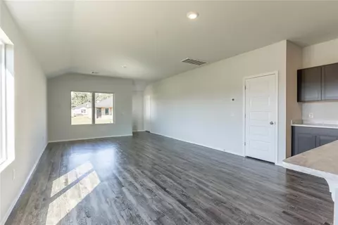 501 E Oak Tree Ave, Perkins, OK 74059 photo 5