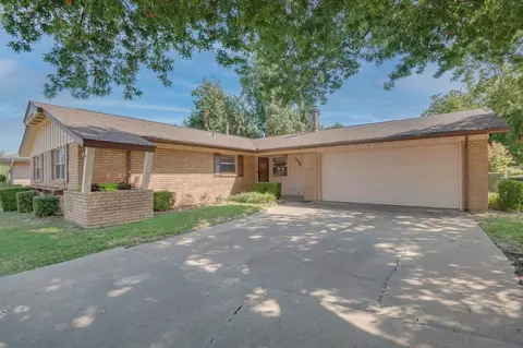 7708 NW 28th Ter, Bethany, OK 73008