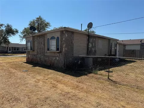 1409 E Hemlock St, Altus, OK 73521 photo 2