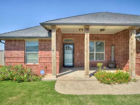 1009 Saint Cecil, Moore, OK 73160