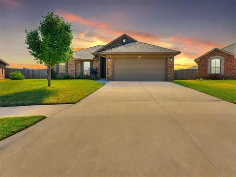 3216 Texarkana Ct, Yukon, OK 73099
