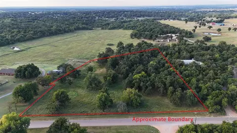2075 E Simmons Rd, Edmond, OK 73034