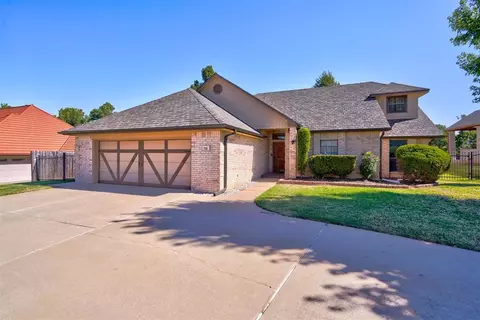 719 Kingsgate Rd, Yukon, OK 73099
